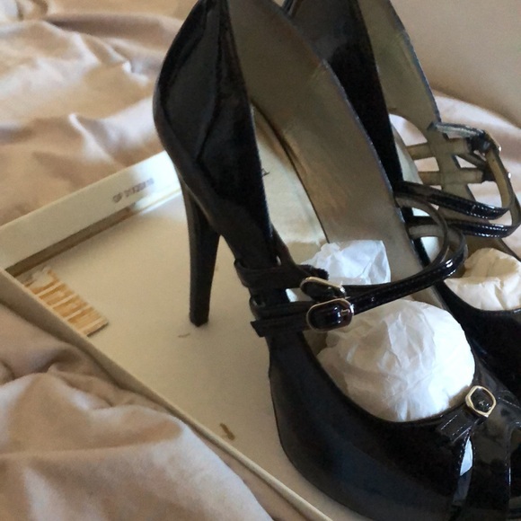 Bakers high heels 8.5 womens leather gloss finish brand new - Picture 2 of 5